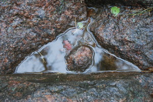 Рисунок 5. Углубление с дождевой водой в Малом камне_resize
