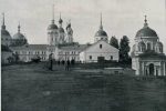 Новодельные восточные ворота Саровского монастыря