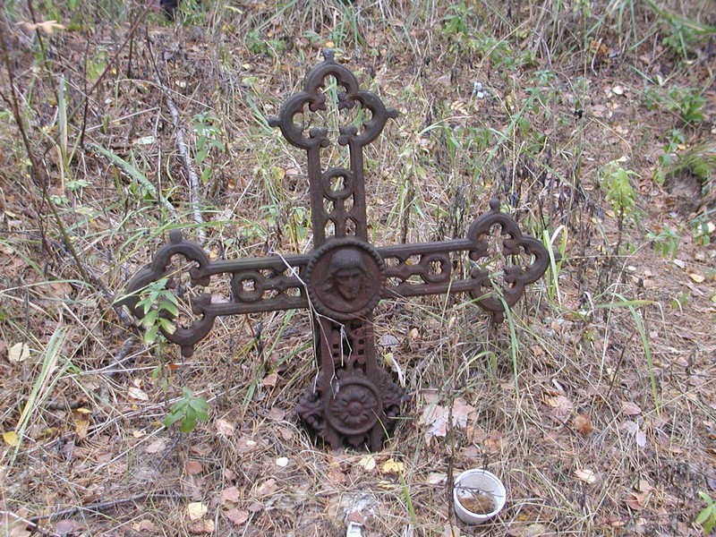 Чугунный крест. Старообрядческий намогильный крест. Чугунный Могильный крест 19 века. Крест чугунный d50мм. Чугунный крест СТАРОПАНОВО.